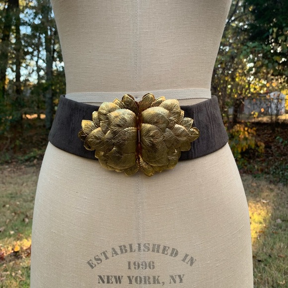 Vintage Leather/Suede & Brass Leaf Belt - Picture 4 of 16